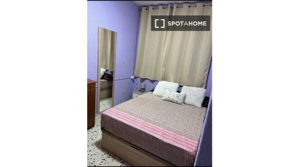 Habitación en piso compartido en barcelona. photo 1