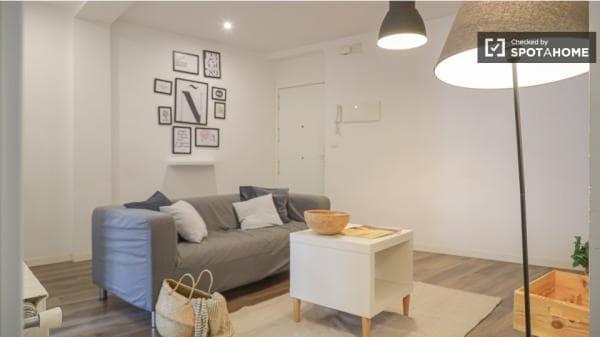 Apartment for rent in C. de la Oca , Madrid thumbnail 2