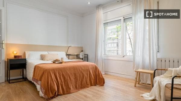 Habitación en piso compartido en barcelona. photo 1