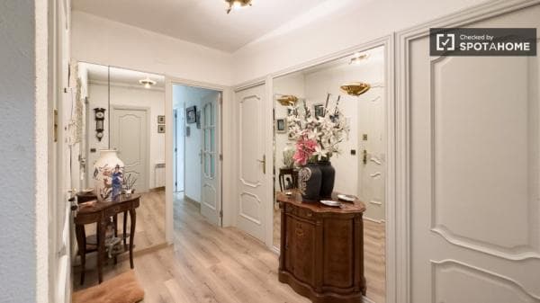 Habitación en piso compartido en alquiler en Sants-Badal, Barcelona thumbnail 1