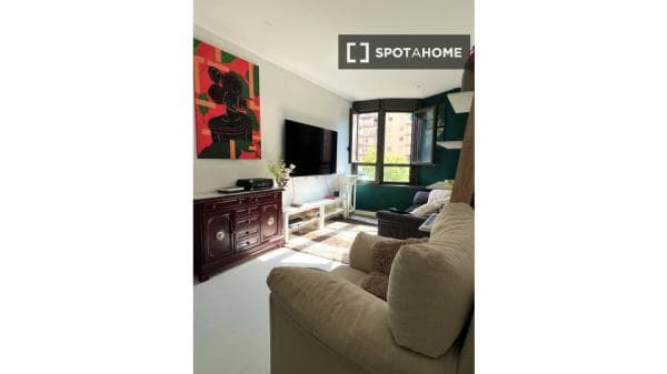 Habitación en piso compartido en barcelona. thumbnail 2