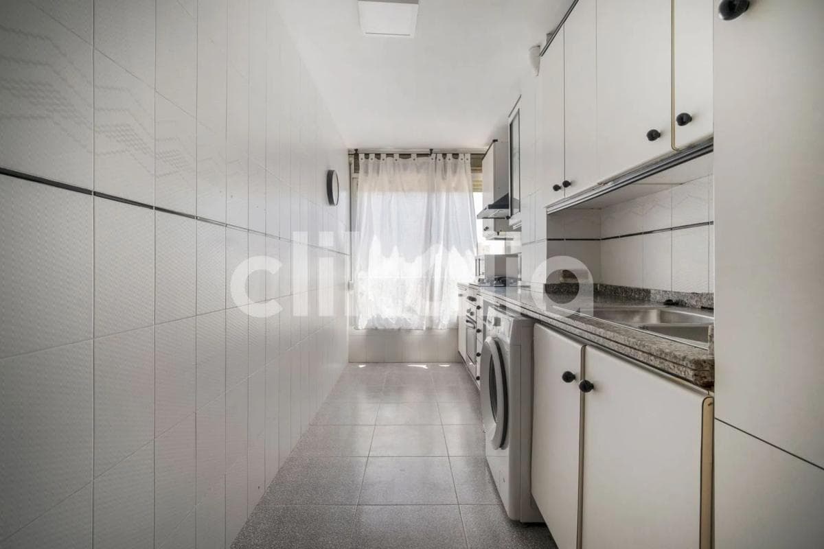 Venta de piso en Avenida Benidorm, Alicante / Alacant
photo 3