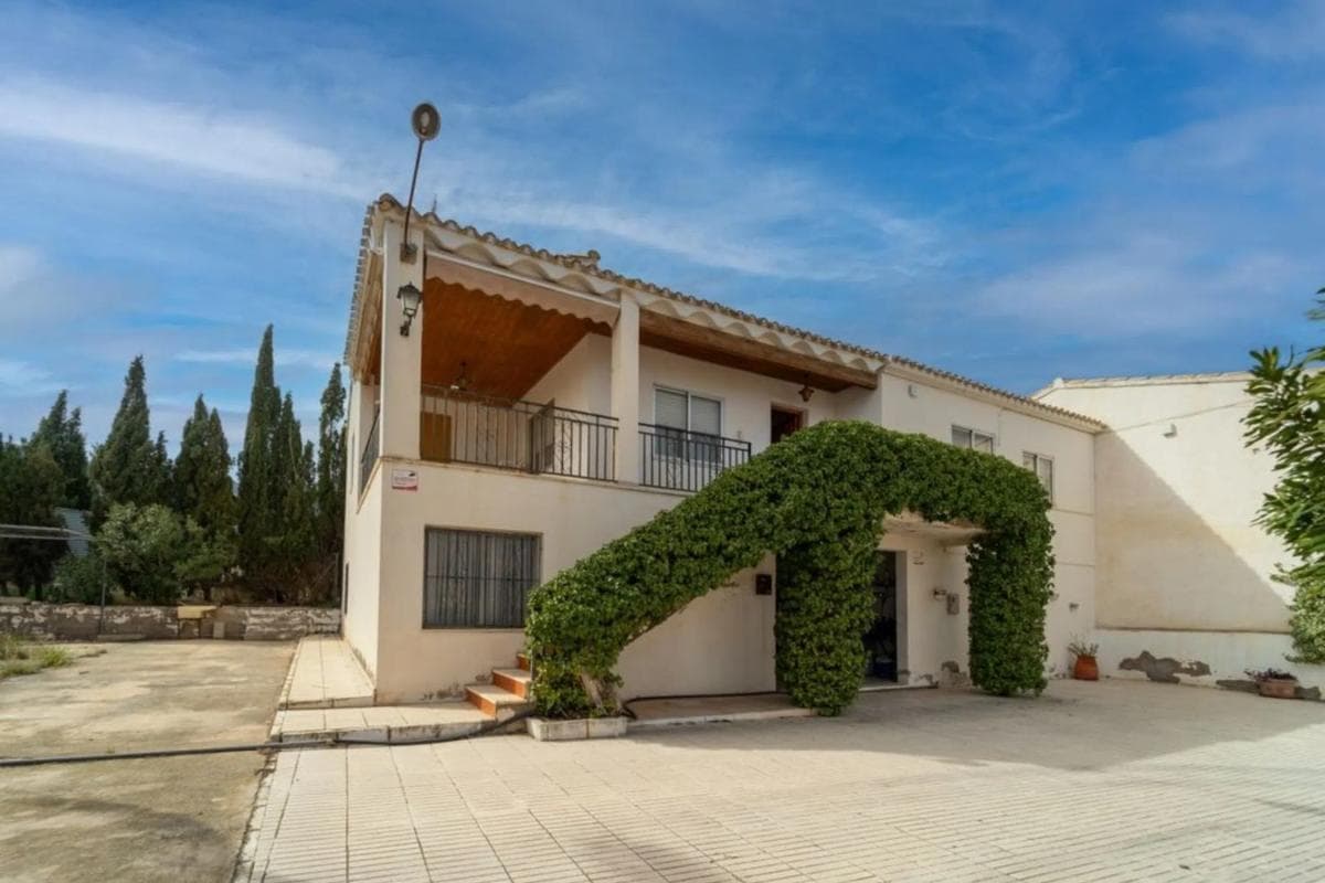 Propiedades en venta y alquiler en España photo 2