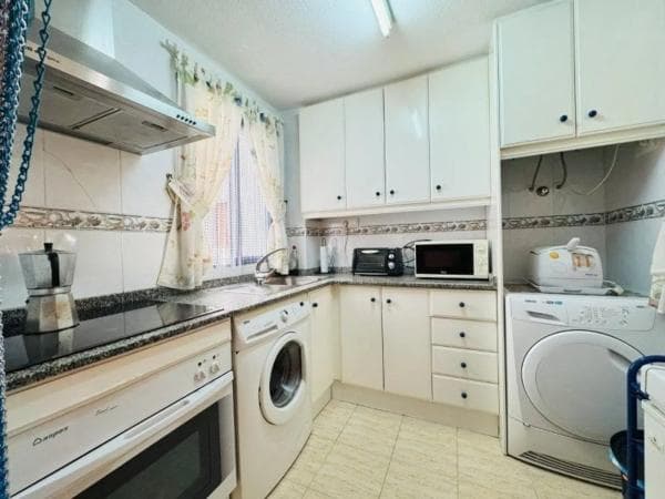 Piso en venta en Calle Mayor, Torrevieja
thumbnail 2
