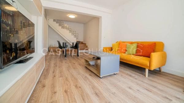 Chalet pareado en calle Pablo Picasso, 33 thumbnail 2