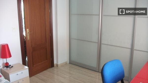 Habitación en piso compartido en Granada thumbnail 1
