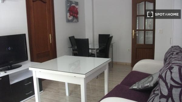 Habitación en piso compartido en Granada thumbnail 2