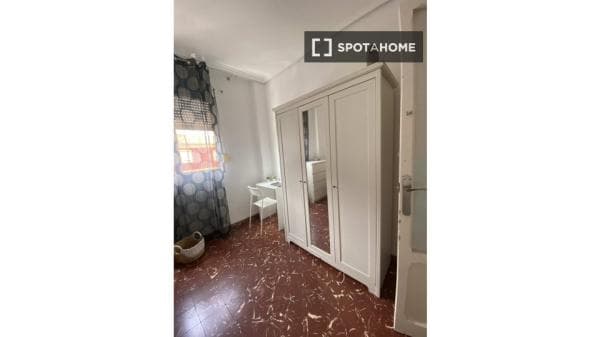 Habitación en piso compartido en valència thumbnail 1