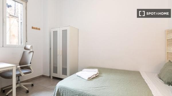 Habitación en piso compartido en valència photo 1