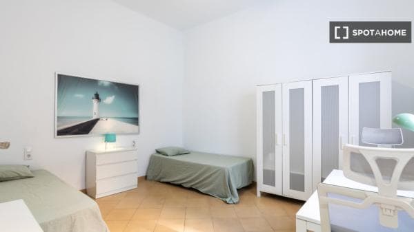 Habitación en piso compartido en valència photo 1