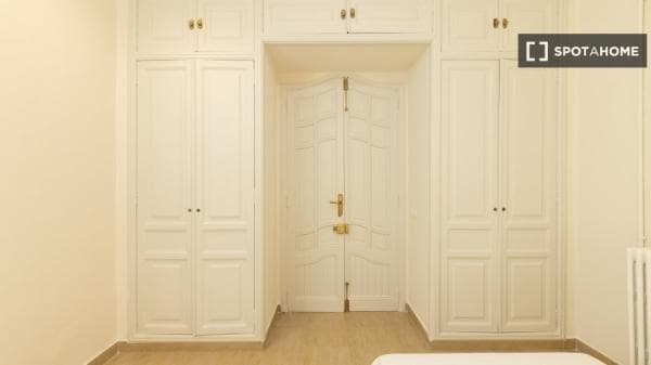 Habitación en piso compartido, La Gran Vía, Valencia. thumbnail 2