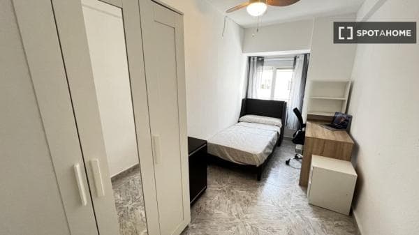 Habitación en piso compartido en alquiler en La Petxina, Valencia photo 1