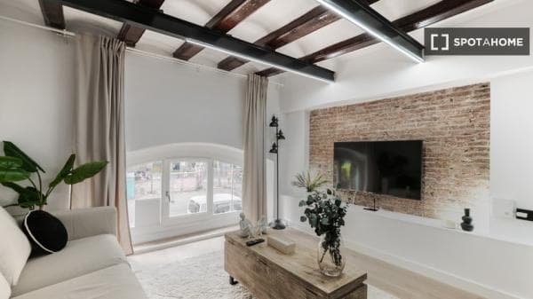 Piso en alquiler en Rda. de Sant Antoni entresuelo 2ª , Barcelona thumbnail 1