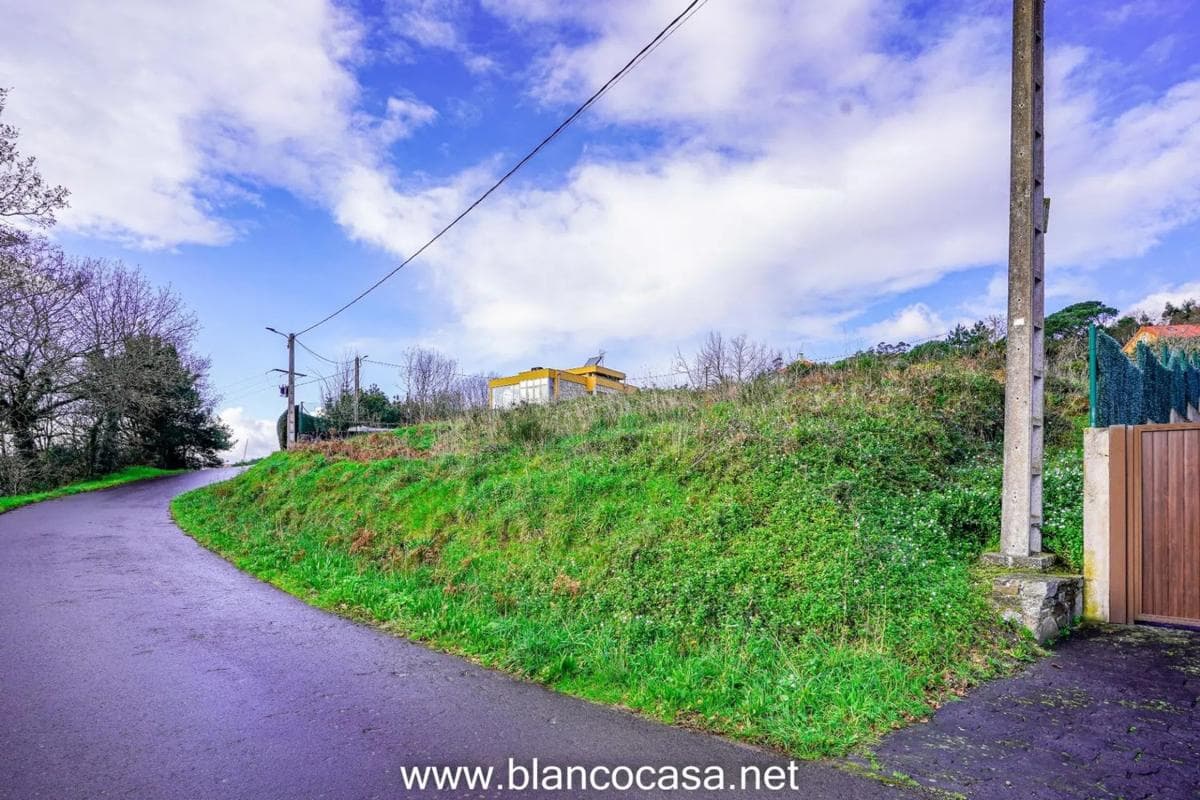 Terreno en venta en Laracha, A Coruña photo 2
