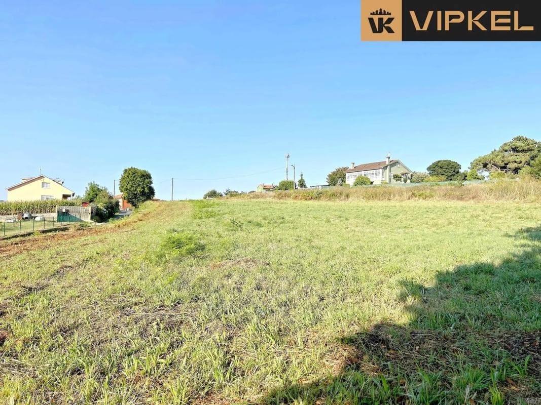 Terreno en venta en Cambre, A Coruña photo 2
