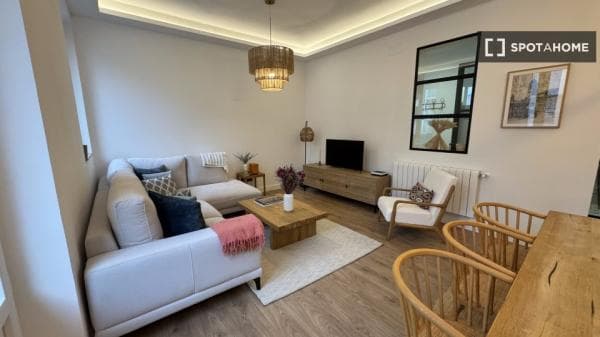 Apartment for rent in C. de Alejandro González , Madrid thumbnail 2