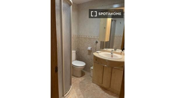 Apartment for rent in Cam. de Valladolid , Madrid thumbnail 2