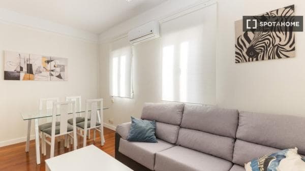 Apartment for rent in Embajadores 1 4 C , Madrid thumbnail 2