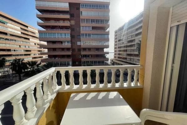 Piso en venta en Barrio El Acequión, Torrevieja
thumbnail 1