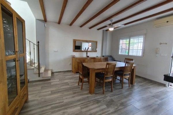 Chalet adosado en calle de Finlandia thumbnail 2