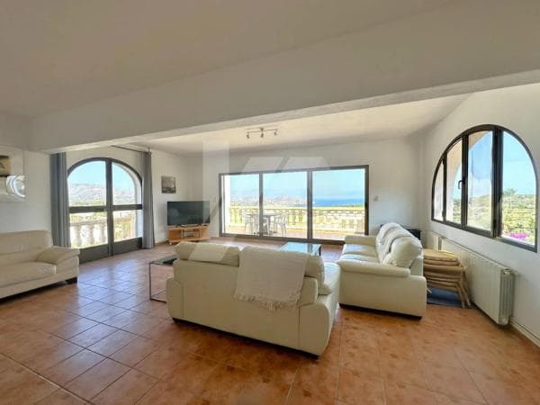 Casa independiente en calle l'Amarant thumbnail 1