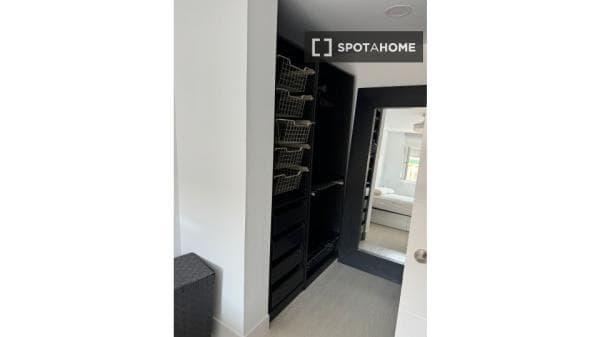 Apartment for rent in Calle Ntra. Sra. de los Ángeles , Madrid thumbnail 1