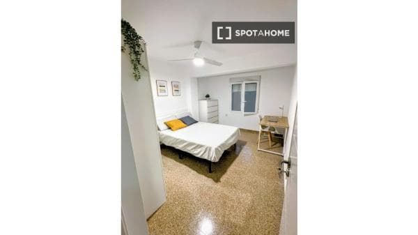 Habitación en piso compartido en Catarroja photo 1