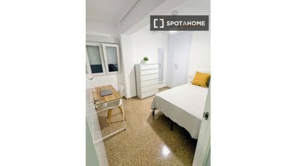 Habitación en piso compartido en Catarroja photo 1
