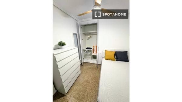 Habitación en piso compartido en Catarroja thumbnail 1