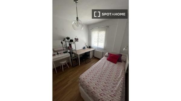 Habitación en piso compartido en alquiler en Sant Antoni, Valencia photo 1
