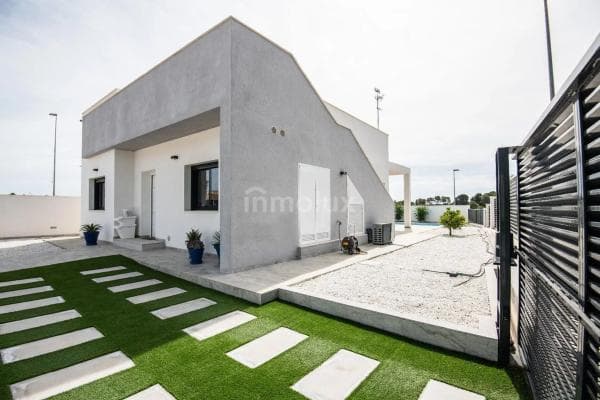 Casa independiente en calle Esparto thumbnail 2