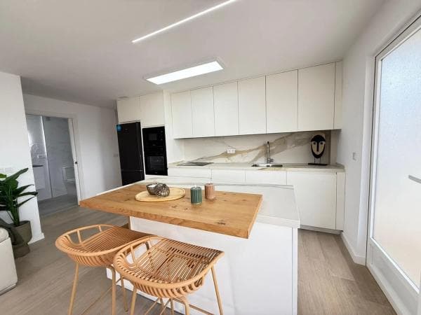 Piso en venta en Avenida Desiderio Rodríguez, 23, Torrevieja
thumbnail 2