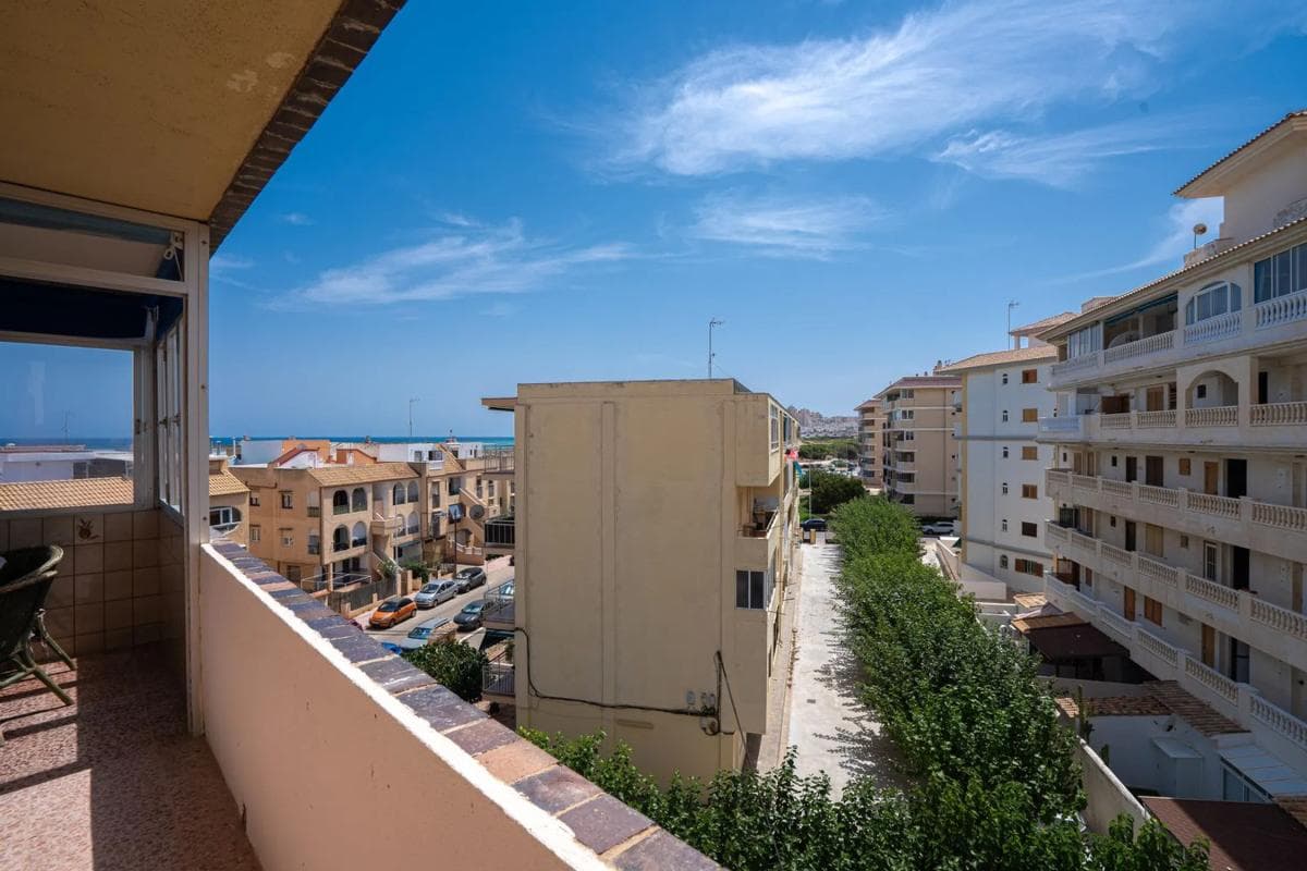 Sale of apartment in Avenida de Francia, Torrevieja
photo 3