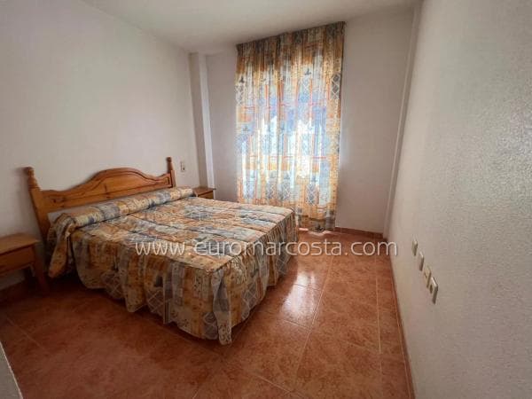 Piso en venta en Calle Joven Pura, Torrevieja
thumbnail 1