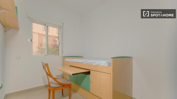 Se alquila habitación en piso de 4 dormitorios en Benicalap, Valencia thumbnail 1