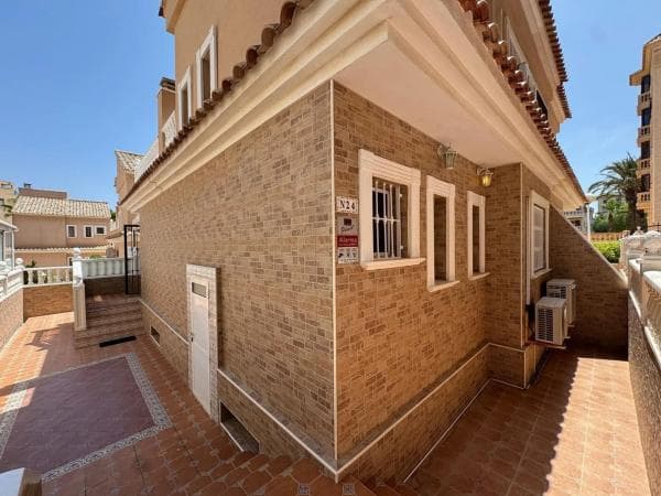 Chalet adosado thumbnail 1