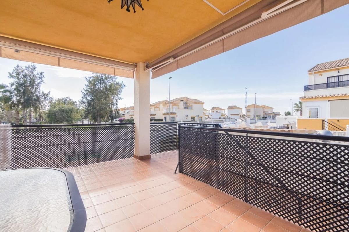 Venta de chalet independiente en Calle Vicente Aracil s/n, Guardamar del Segura
photo 3