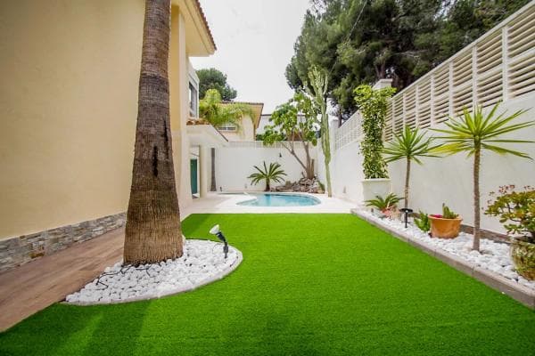 Chalet pareado en calle Pagell thumbnail 1