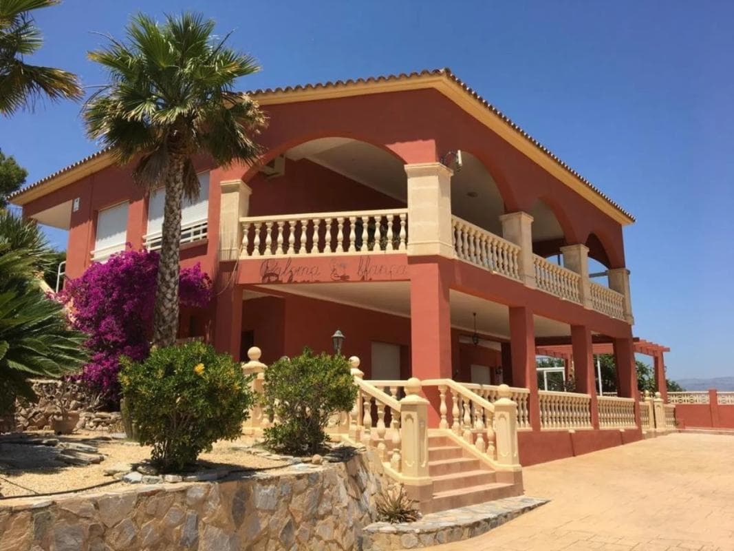 Propiedades en venta y alquiler en España photo 2