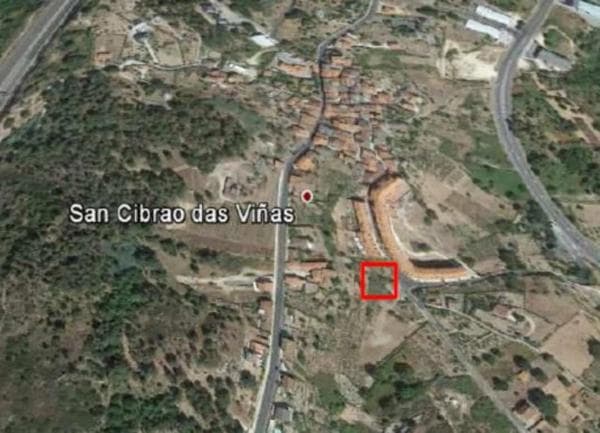 Terreno en San Cibrao das Viñas photo 1