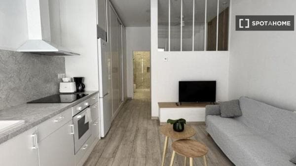 Apartment for rent in Plaza del Dr. Lozano , Madrid thumbnail 1