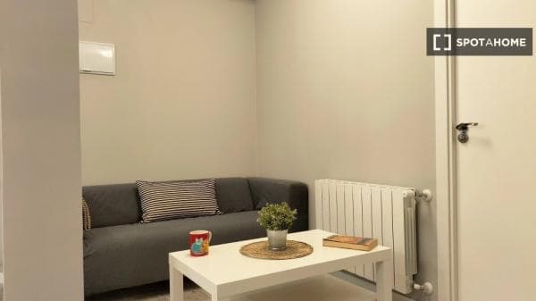 Apartment for rent in C. de Pío Felipe , Madrid photo 1