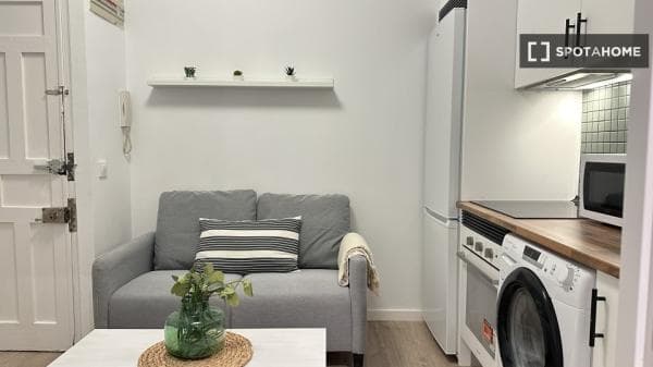 Apartment for rent in Paseo DE LAS DELICIAS , Madrid photo 1