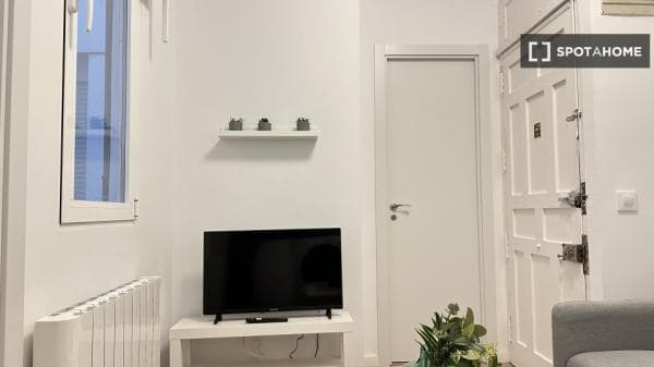 Apartment for rent in Paseo DE LAS DELICIAS , Madrid thumbnail 2