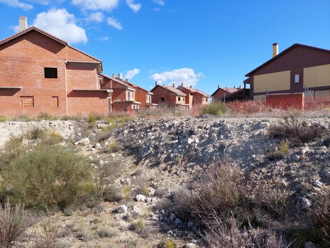Terreno en venta en Villalbilla, Madrid photo 2