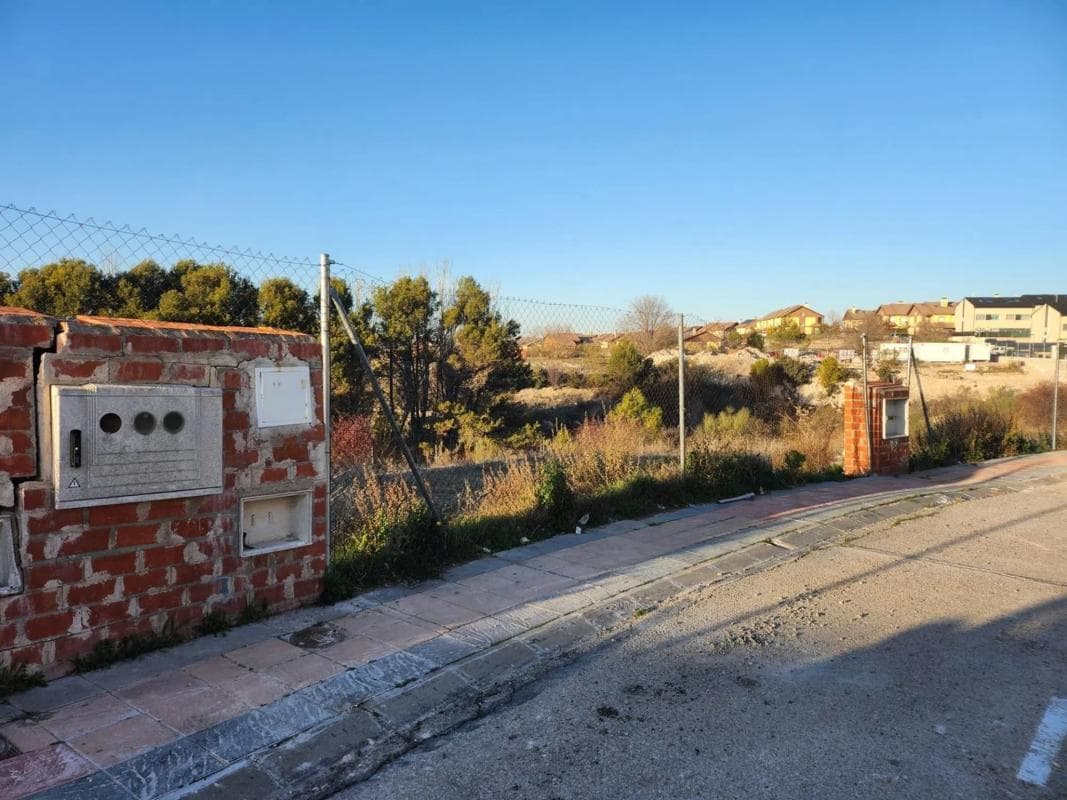 Terreno en venta en Villalbilla, Madrid photo 3