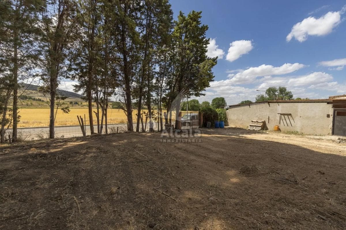 Terreno en venta en Villalbilla, Madrid photo 4