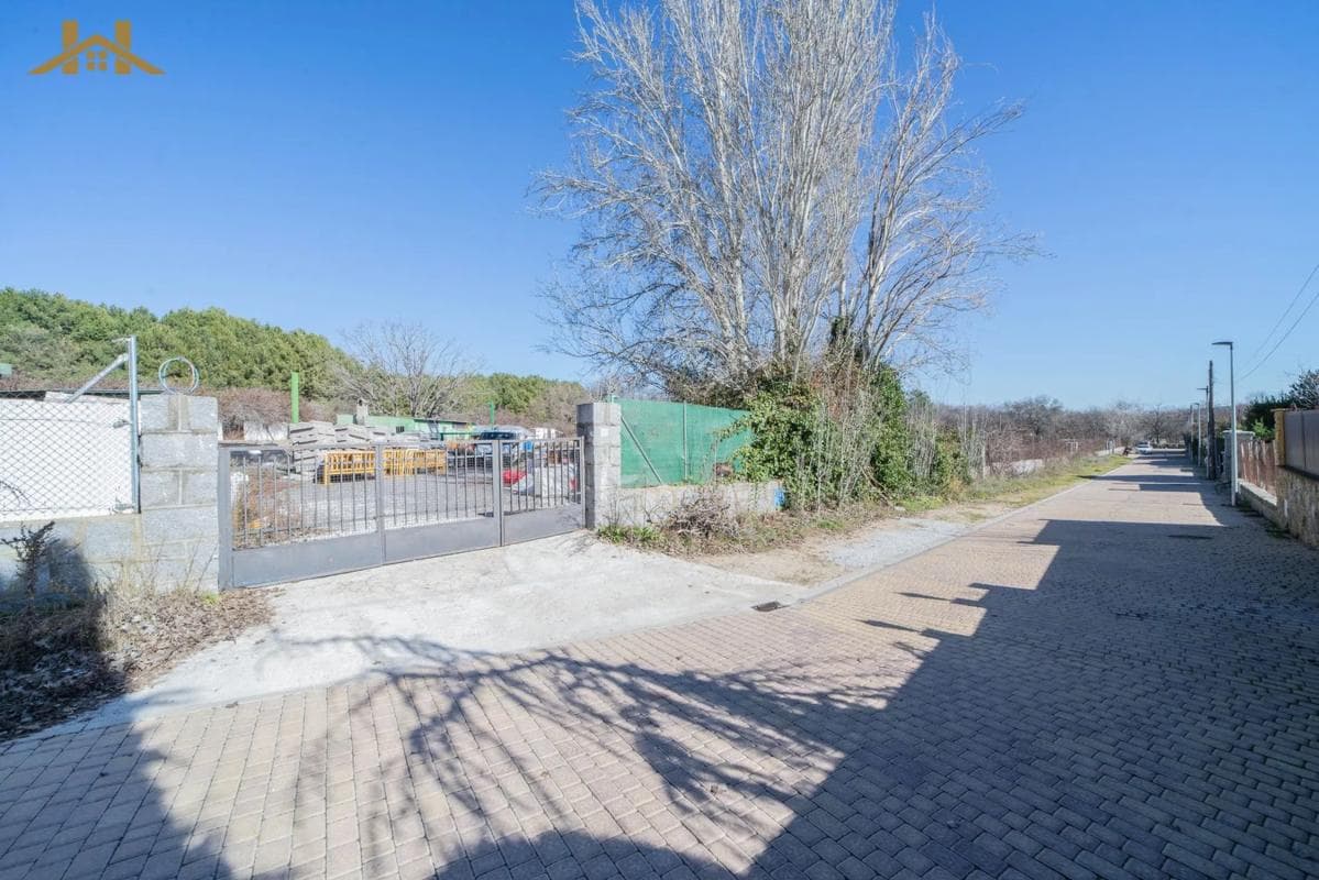 Terreno en venta en Moralzarzal, Madrid photo 2