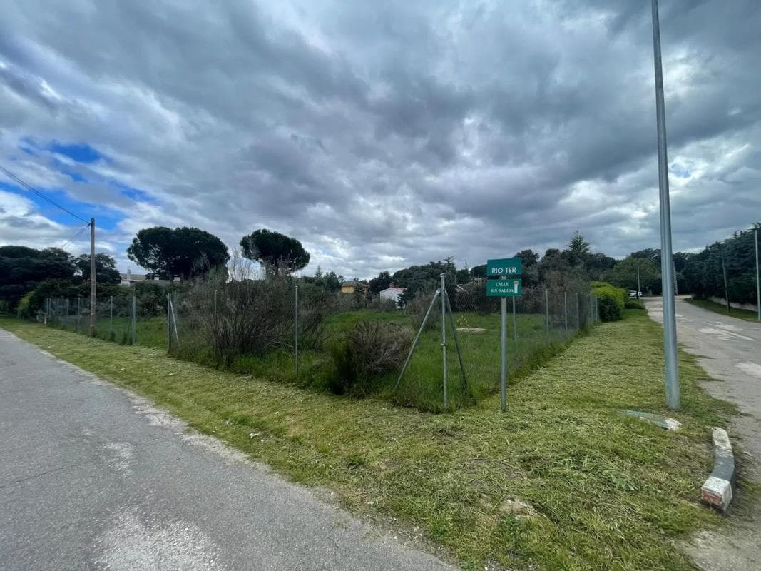 Terreno en venta en Valdemorillo, Madrid photo 2
