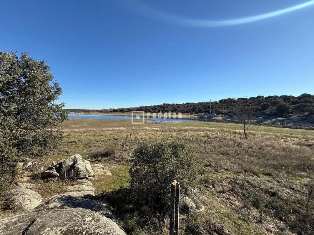 Terreno en venta en Valdemorillo, Madrid photo 3